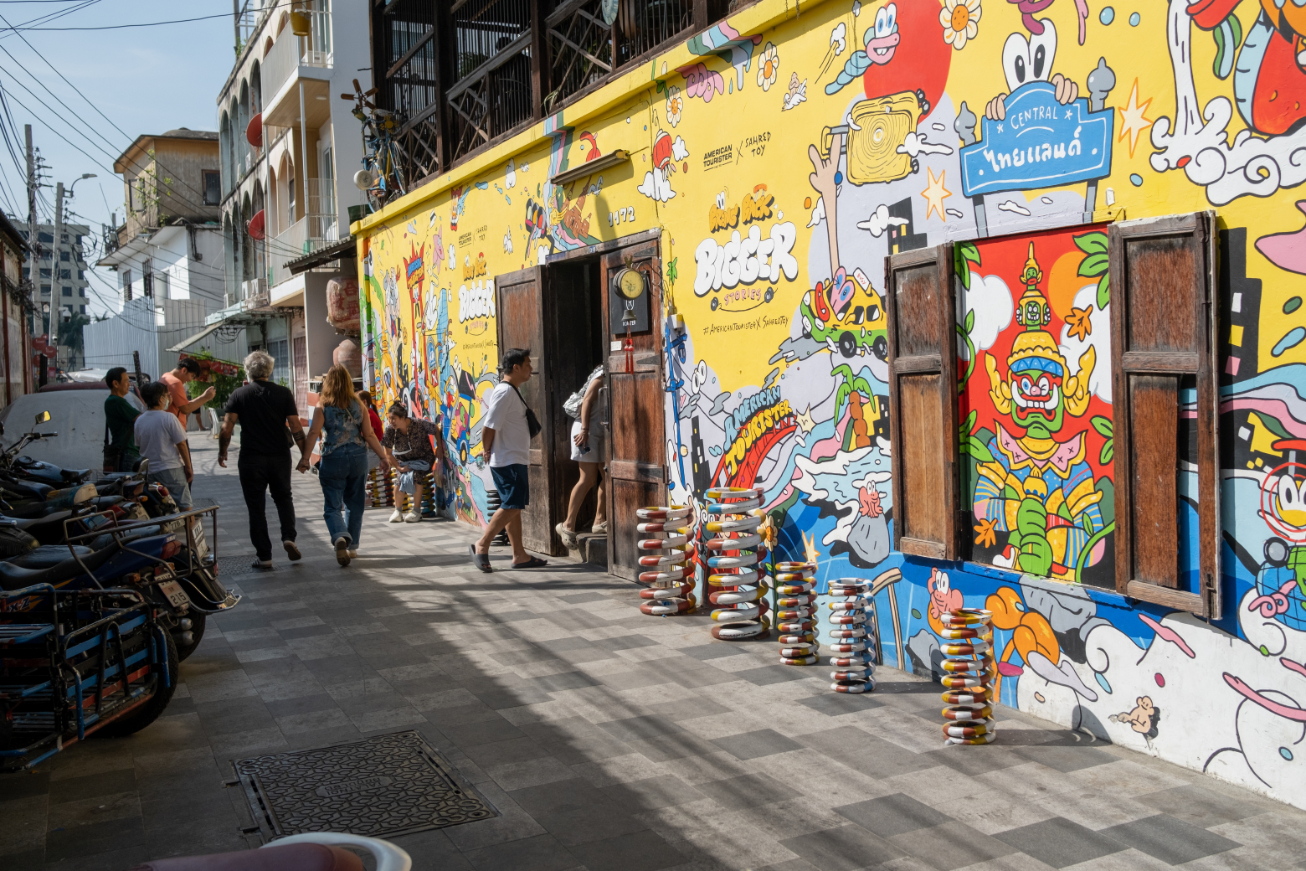 Talat Noi Street Art Walk
